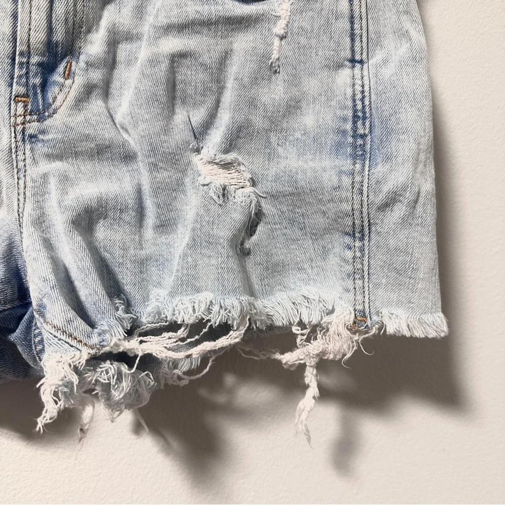 Old Navy Boyfriend Denim Shorts Distressed Cutoffs Light Wash Women’s Size 10
